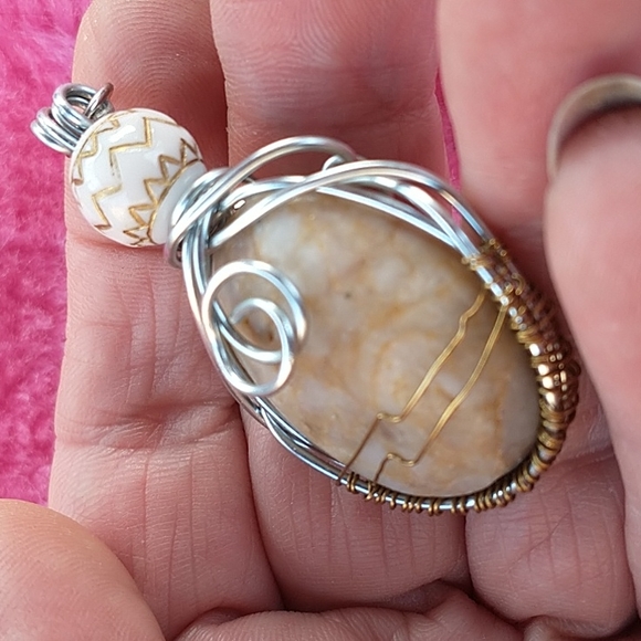 NWT Handcrafted Moonstone ๐ Pendant - Picture 3 of 4